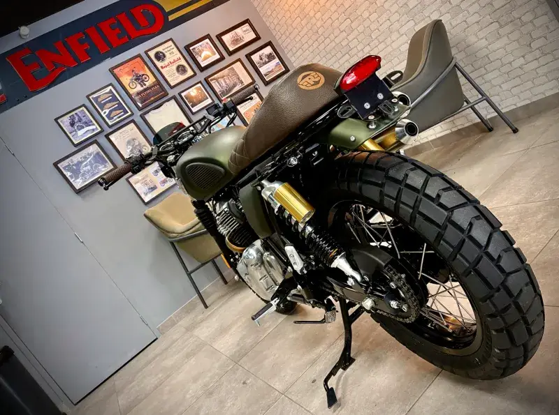 Changement de pneus sur Scrambler pour un look offroad