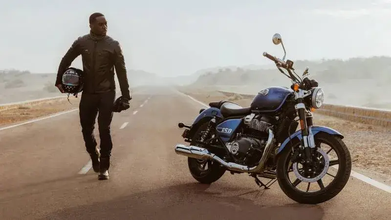 Royal Enfield Super Meteor 650 (1)