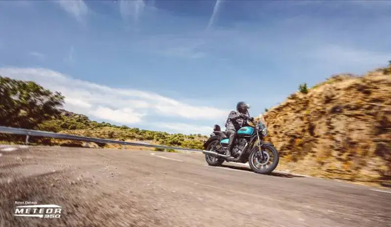 Royal Enfield Meteor 350 cm3 sur route