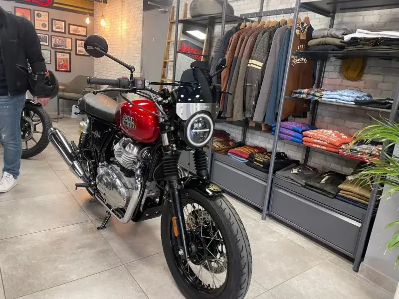 Préparation-sur-mesure-moto-rouge