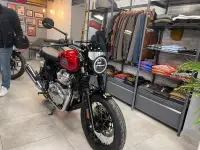 Préparation-sur-mesure-moto-rouge