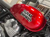 Préparation-sur-mesure-moto-reservoire-rouge