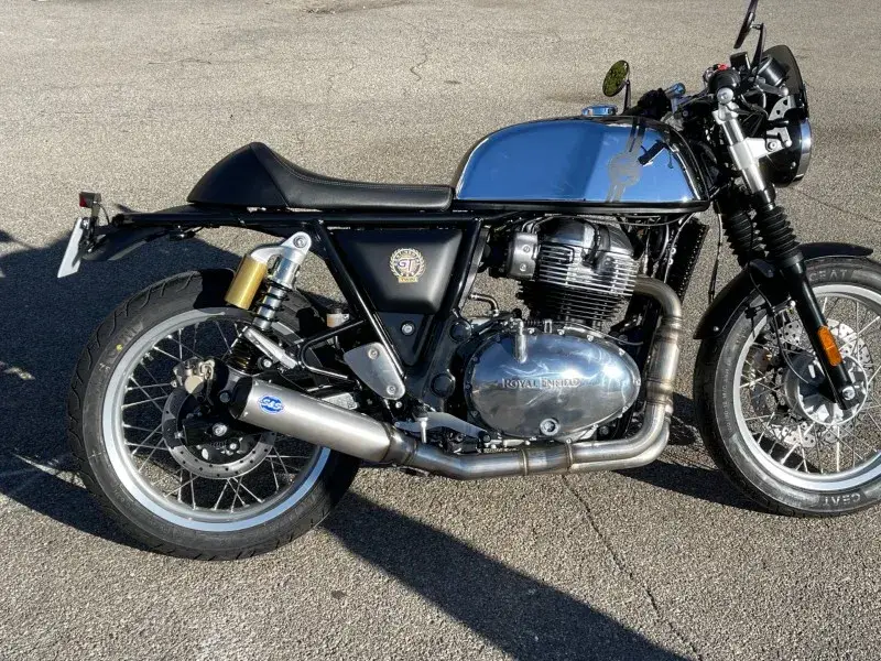 Préparation-sur-mesure-moto-entiere-noire