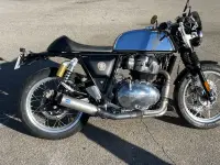 Préparation-sur-mesure-moto-entiere-noire