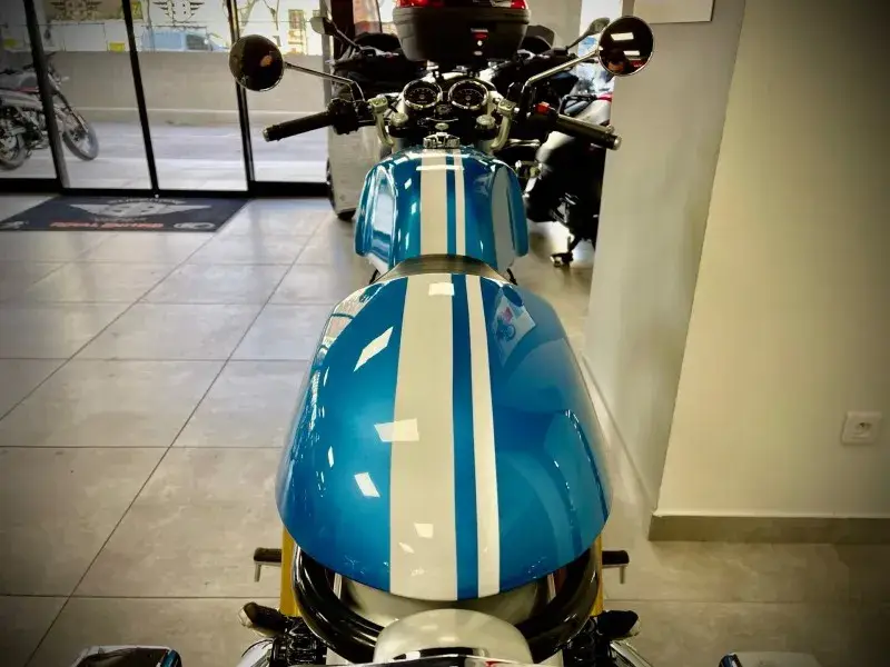 Préparation-sur-mesure-moto-bleu