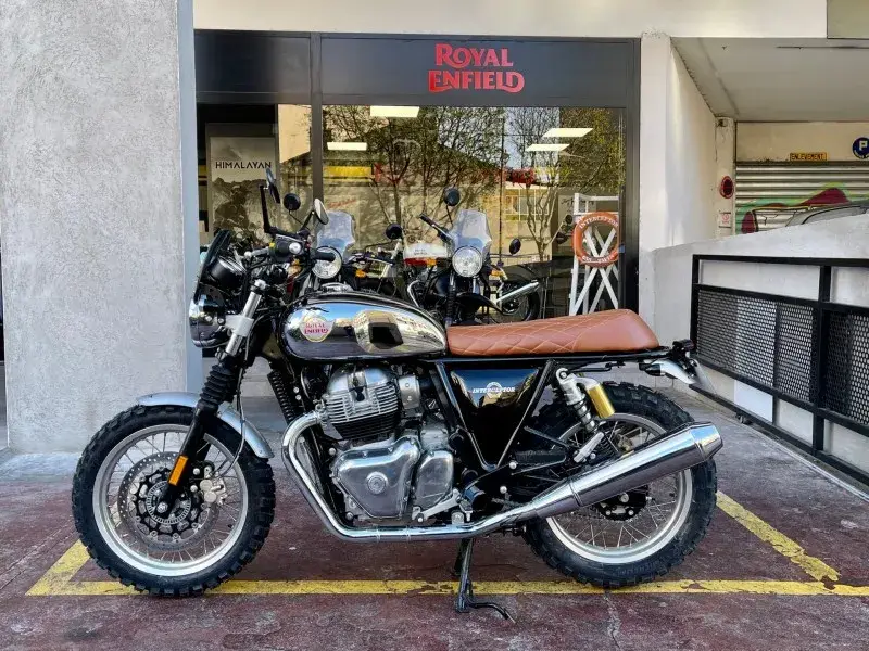 Préparation-sur-mesure-moto-entiere-cuir-marron