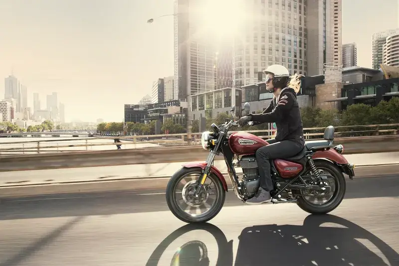 Meteor_City_Rolling_Side_Female (1)