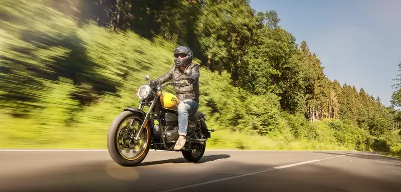 Meteor_Yellow_Road_Trees_091220205510